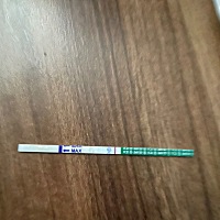 姨妈推迟一星期了 早上测的 验孕纸是这样是不是没怀啊