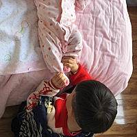 两个月多了，从出生到现在，感觉瞌睡都没有什么呢，难道是睡眠不好吗？最近这两天晚上还要吵闹，半夜哼...