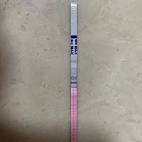 正值排卵期 用的排卵试纸 不懂这是阴还是弱阳