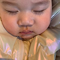 要出牙期崽崽牙龈老是痒爱留口水晚上容易醒，这个阶段真的难搞哦