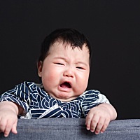 宝宝百天过后长水痘，把他照顾的结痂了我感染水痘了，我不知道还能喂宝宝不，心好烦自己又不舒服，还不...