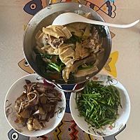 每天围着这个小子转，幸福就是油盐柴米酱醋茶，幸福就是拥有你的每一天……