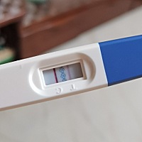 二胎怀孕不到两个月，肚皮老是硬邦邦的，是咋了这是？
