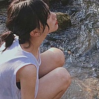 好好笑 我觉得我活到今天这样 是我万万没有想到的  半夜一点半孩子突然哭了起来 用脚使劲踢我 我觉得烦...