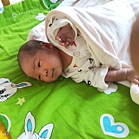 今天宝宝已经第五天了 很健康很硬是 还会笑 爸爸祝你天天健康  快乐的成长  爸爸好期盼你能叫爸爸那天