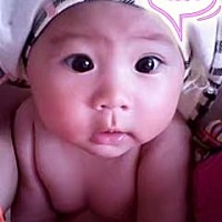 一个眼睛如此的大，一个眼睛如此的小，这是一个肚子里出来的吗？