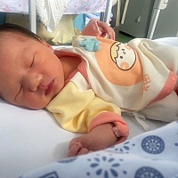 3月28，6.6斤小宝贝，黄疸有点高，每天晒太阳🌞