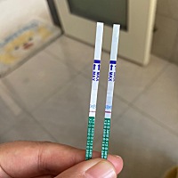 22号排卵，今天测的，感觉有，又好像没有。眼睛已瞎。