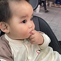 我的宝贝明天就十个月了，八个月体检身高71体重18.4，各位宝妈家的小牛犊多重了