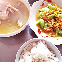 每天睡醒就吃的日子没几天了，出了月子是不是就没这待遇了😂