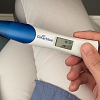 11号白带拉丝安排同房，12测出强阳，13早上转弱，中午加班安排一次，静静等待了10天，22号大卫测出亲妈...