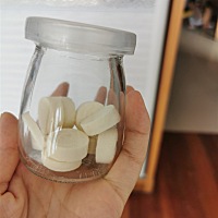 大人小孩不生病，每天带娃感觉挺轻松的~ 儿子八个月啦！最近添加奶粉，竟然自己抢着要喝了！！看来断奶...