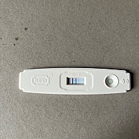 4.15排卵  同房后15天检测出来的  这是有了吗？同房后10天出现胸胀疼，肚子有时候也疼。像来姨妈的症状...