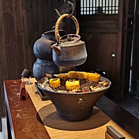 两性相处不一定需要爱情，快乐才是相处之道。已婚者自私地寻找快乐，偏偏还虚伪地找生活平淡没有激情的...