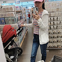 老公两个月没有放假了，我在家实在抑郁，连续下了快一周的雨，我连家门都没有出去。😭 离商场远，打车...