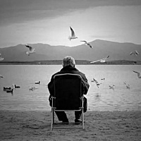 孤独是一颗值得理解的心灵寻求理解而不可得，它是悲剧性的。 无聊是一颗空虚的心灵寻求消遣而不可得，它...