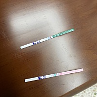 经期延迟3天 大卫排卵试纸阳 早孕试纸白板 白带好特别多 谁能回答我怎么回事
