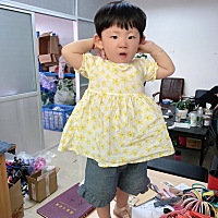 我和我老公是今天年初结的婚，年中他弟弟带个女朋友回去，我公公就让他们睡我们的房间，我们房间有空调...