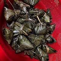 今年包粽子有人帮忙了