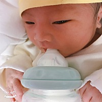 昨天早上起来就见红了，肚子开始隐隐的痛，去医院检查发现已经开了三指，医生连忙叫住院待产了，肚...