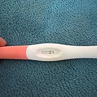 怎么回事 好着急啊！！！之前几天一直乳房胀痛 小便的次数也多了 昨天今天感觉胃不舒服 一直想吐还吐不...