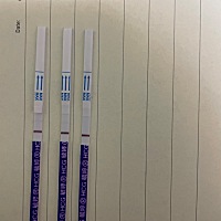 姐妹们，这是什么情况呢，昨天是左边的2个，有点痕迹，今天是右边的又没有了