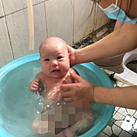 22年5.22出生的7斤8两照片是刚刚满月的时候拍的 现在已经有两个多月了 愿宝宝快快乐乐的长大