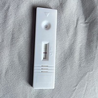 不是晨尿 测出来粉杠 就睡了一个小时在看就这样了，是水印吗？什么情况，连续犯困三天了