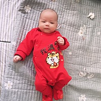 我们家宝宝满月咯 祝你快快乐乐健健康康成长