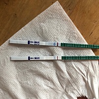 经期前一天拍的，早上和晚上，请问是？