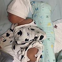 9.26我的小皮夹克出生啦！6斤6两，怀孕时很多人看肚形都说是女儿，让小孩说肚子里面的是弟弟还是妹...