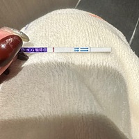 魔怔了 每天早上用怀试纸测 晚上用排卵试纸测😂😂 排卵试纸和怀孕试纸都各剩3根了 不测了 静等15号...