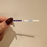 10.15月经10.30排卵日，今天晚上回来还是忍不住把最后一支毓婷用了，白的发亮😂这个月是不是没有希望...