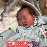 剖腹盲盒已开，龙凤胎。😍都是5.7斤。怀孕期间俩宝宝B超数据一模一样。NT都是1.1。所以参考B超猜...