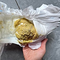 宝宝9月龄了，拉肚子大概都有20天了。有时候稍微干一点，有时候就是拉水。有时候全是奶瓣。医院去看过。...