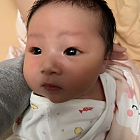 整个孕期都不吃酸的，吃的很辣，一直以为女宝，生了是个男宝，肚子比较聚拢，胎心140多，前壁