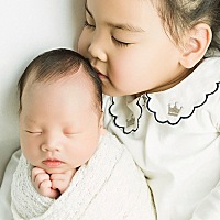 38周迎来了小崽子，5.6斤男宝宝，和姐姐当时的体重一样。两胎都没有妊娠纹，都没有孕吐。