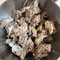 好几次了，拐弯抹角说我屁股大！！！吃饱撑的！！！谁喜欢天天被人说屁股大！