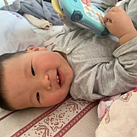 四个月扎牙，快10个月长出8颗牙