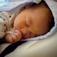 1.310点左右规律性宫缩，不怎么痛打算等到第二天早上去医院检查。可有时候痛的厉害受不了，老公说赶紧去...