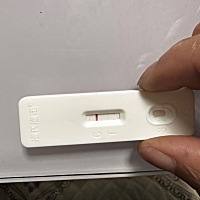 姨妈还有两天、最近总是想吐、但是吐不出来、所以很好奇心、测试了一下、请问这样是不是怀孕了？