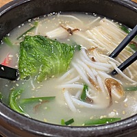 不知道哪边的美食，自从工作了就特别喜欢吃点儿米线 ，天气一冷就想吃