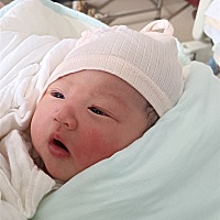 三月初九  七斤六两的小胖丫头出生了