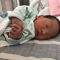 半夜觉得肚子疼宫缩，挨到早上，又减轻了，上午收拾东西去医院，不敢在家等了，下午就生了。