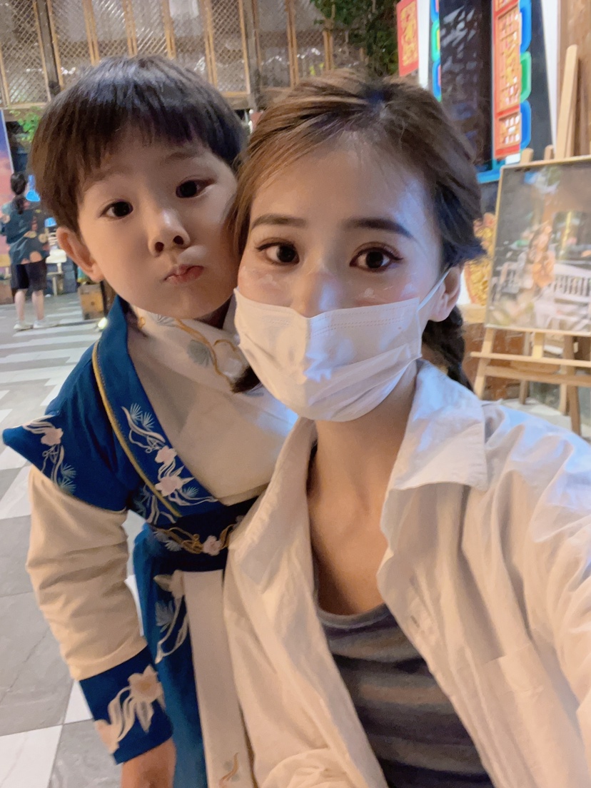 我的妈妈👩🏻好漂亮，我好爱她