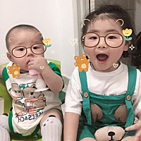 五颜六色的衣服，五彩斑斓的童年，爸爸妈妈希望你们姐弟俩快快乐乐，健康成长～🥰