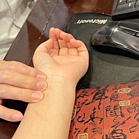 今天老公开车2个多小时，从安徽到上海复查，让这个老中医看一看，把把脉。 我今年35岁，正在备孕，之前...