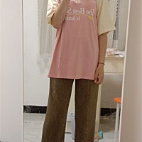 姐妹们，能不能帮我看一下这件上衣搭配哪条裤子更好看？求求了，很急(*꒦ິ⌓꒦ີ)