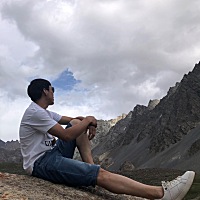 老公下班后去理了个头发，到家后我一看，觉得后面很难看，于是主动要求要给他修一下头发，老公刚开始不...