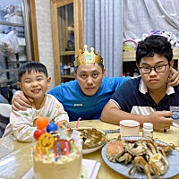 今天一天的忙碌，晚上10点多两个儿子在等着我给爸爸过生日！那就毛先生，生日快乐吧！与你度过的第二十...